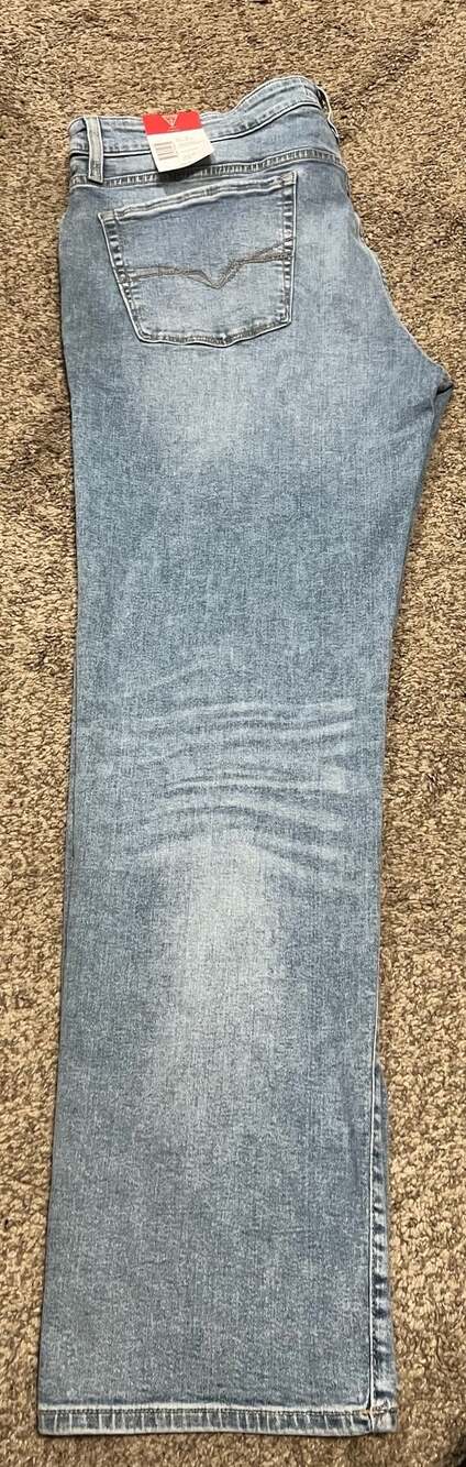 Guess - Picture 2 of 4